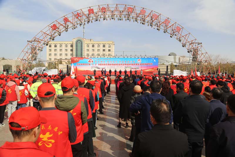 雄关一抹志愿红 雷锋精神在心中