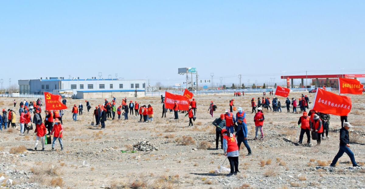 嘉峪关万名志愿者只为一件事：让文明城市更美丽